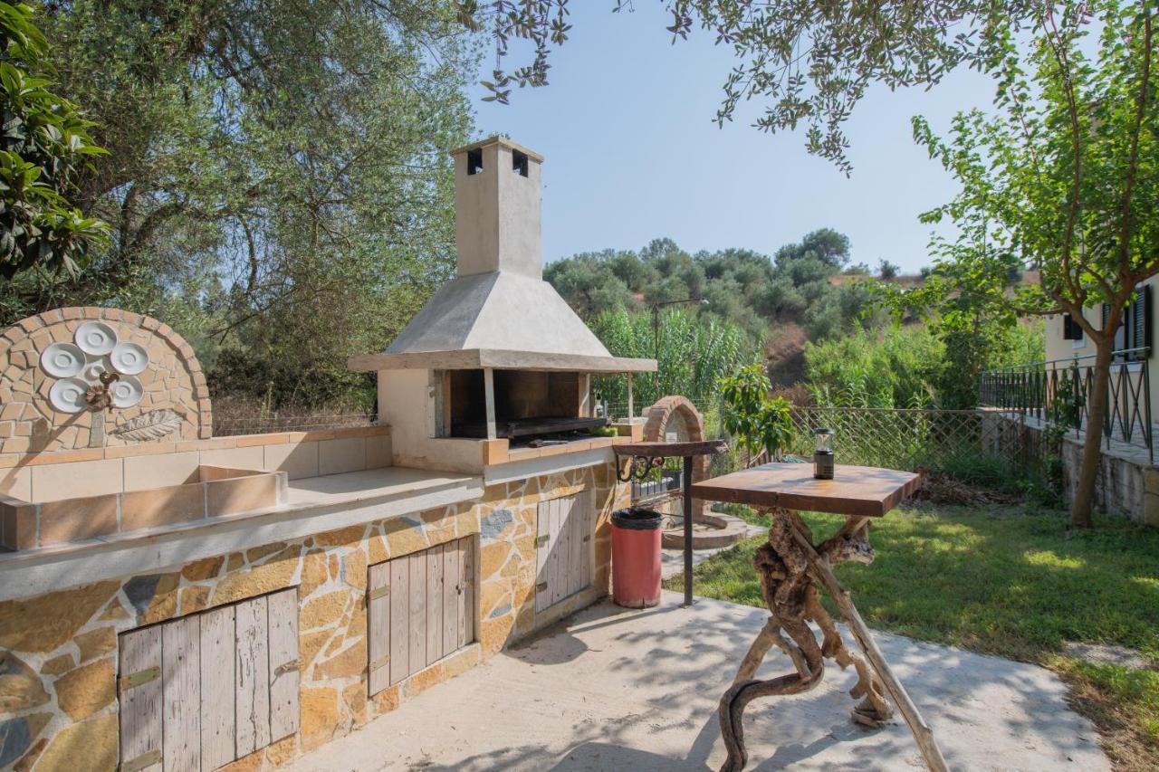 Villa Varka Vitalades Luaran gambar