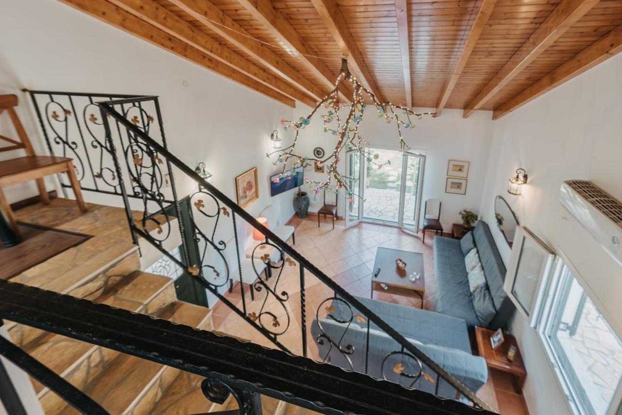 Villa Varka Vitalades Luaran gambar