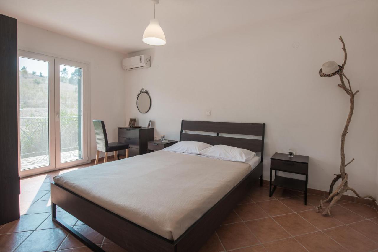Villa Varka Vitalades Luaran gambar